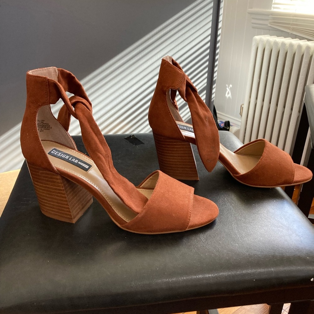 Design lab. Open toe ankle strap size 7.5